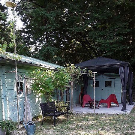 Le Chalet De La Grenouille Verte Tursac Zewnętrze zdjęcie
